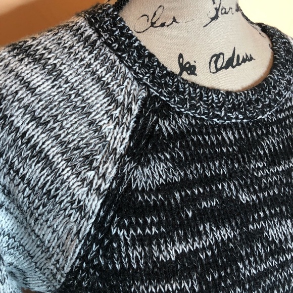 💙Hollister fringe sweater - Picture 2 of 6